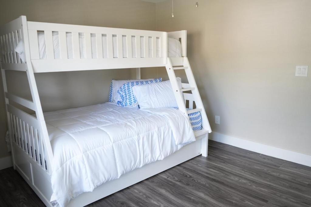 Villa Hosting New à Tampa Extérieur photo