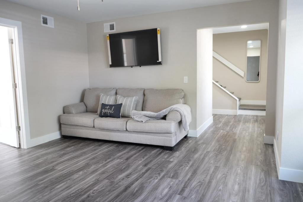 Villa Hosting New à Tampa Extérieur photo