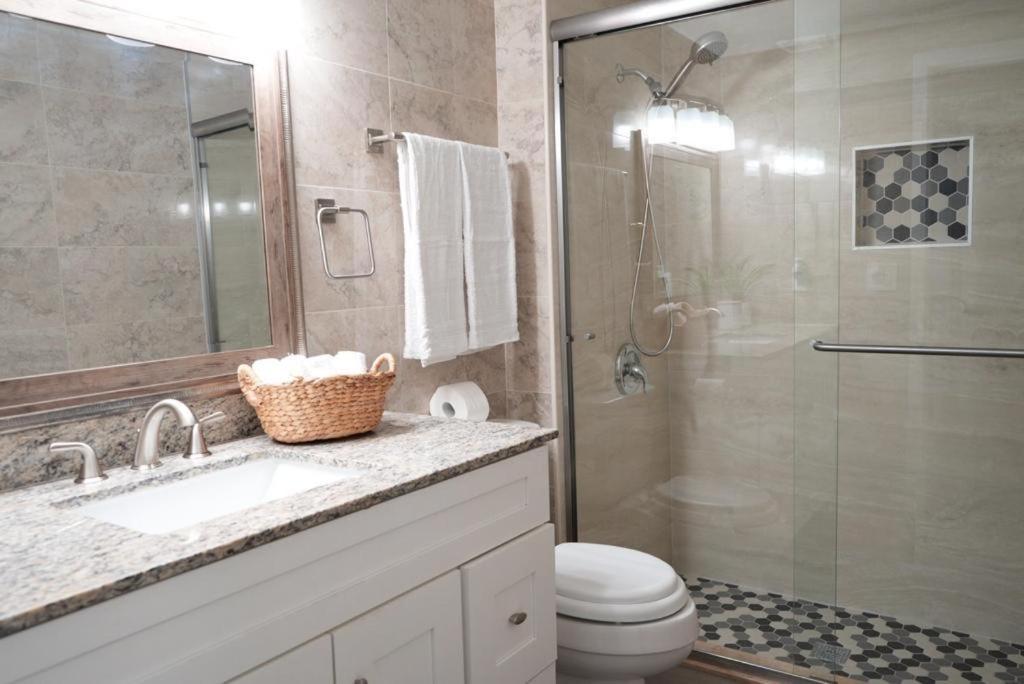 Villa Hosting New à Tampa Extérieur photo