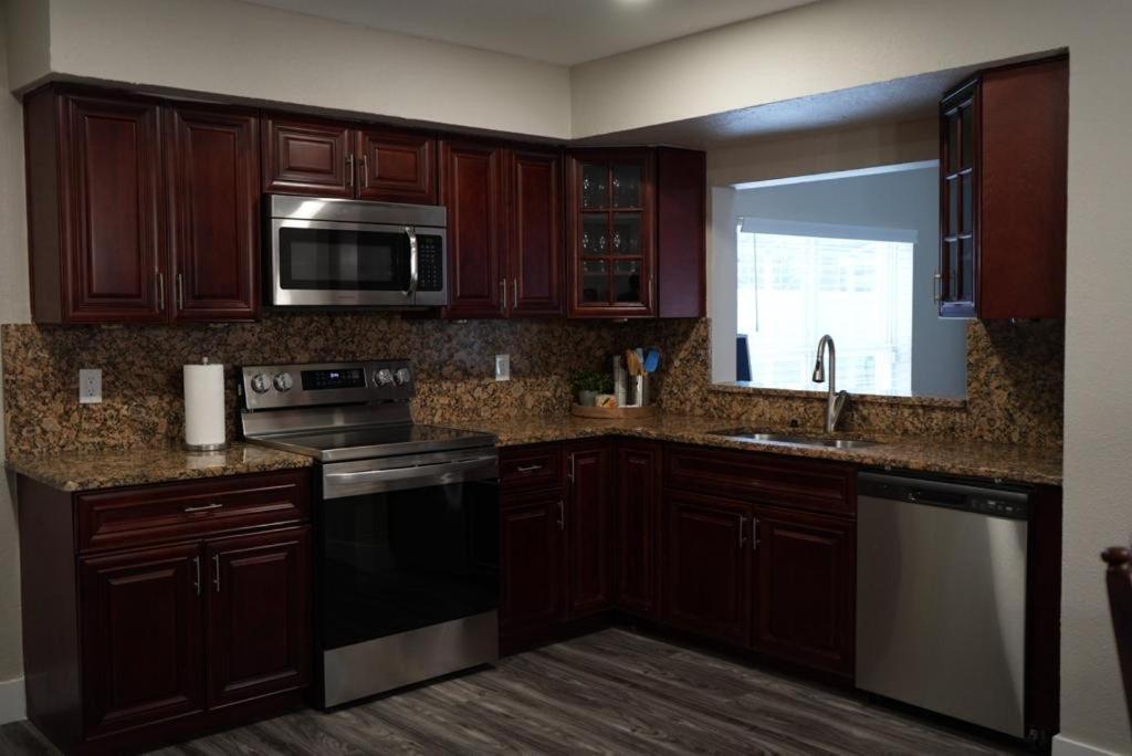 Villa Hosting New à Tampa Extérieur photo